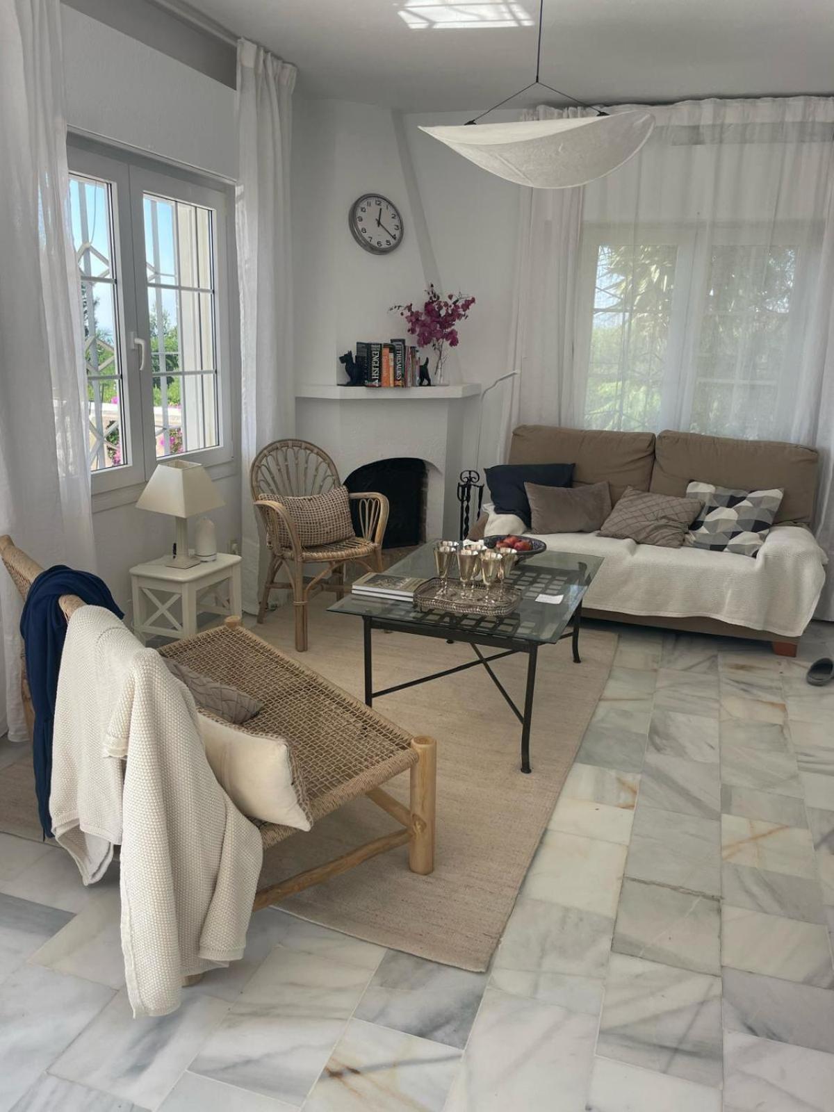 Olivos, Villa Nerja