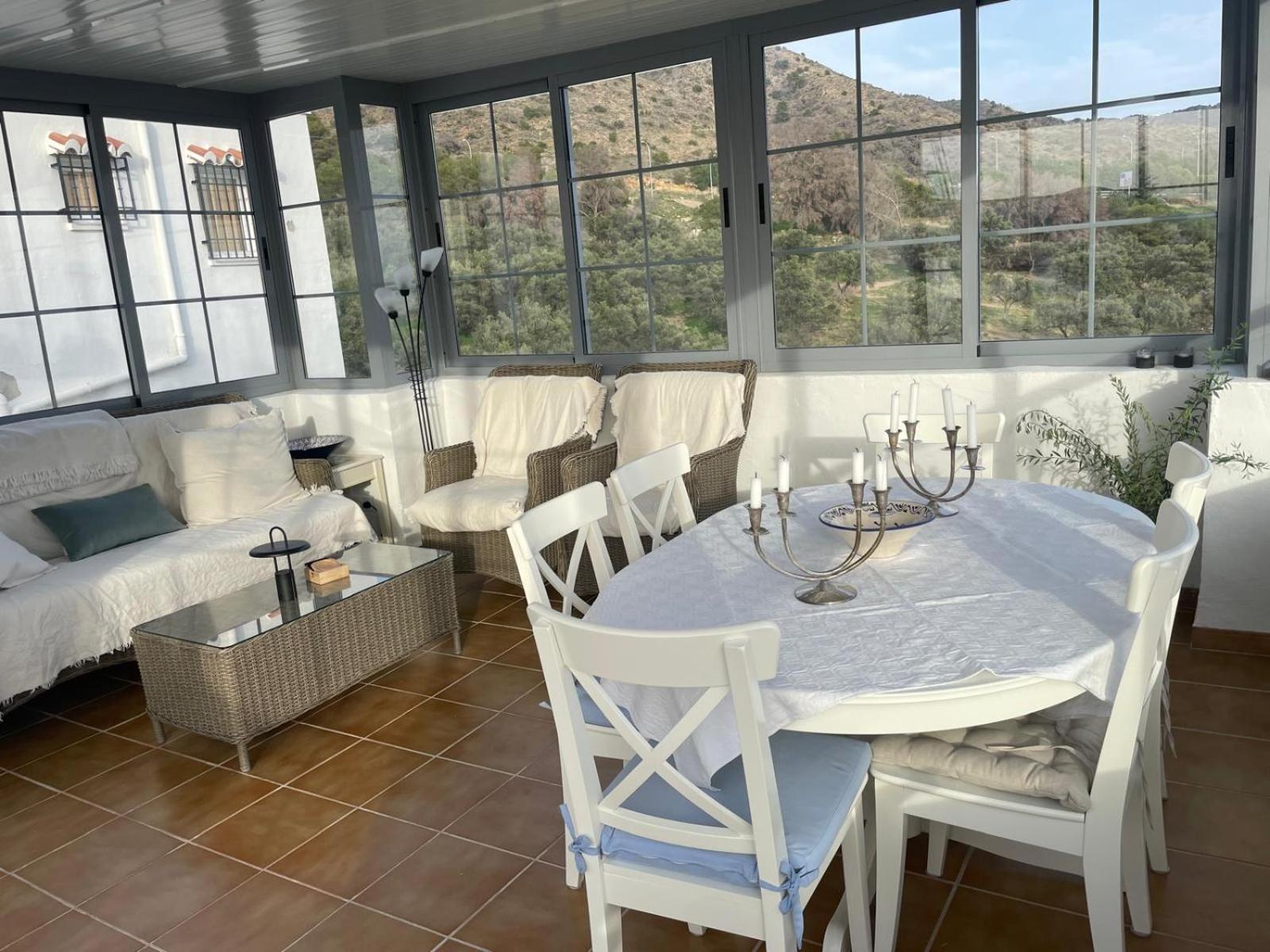Villa Olivos, *