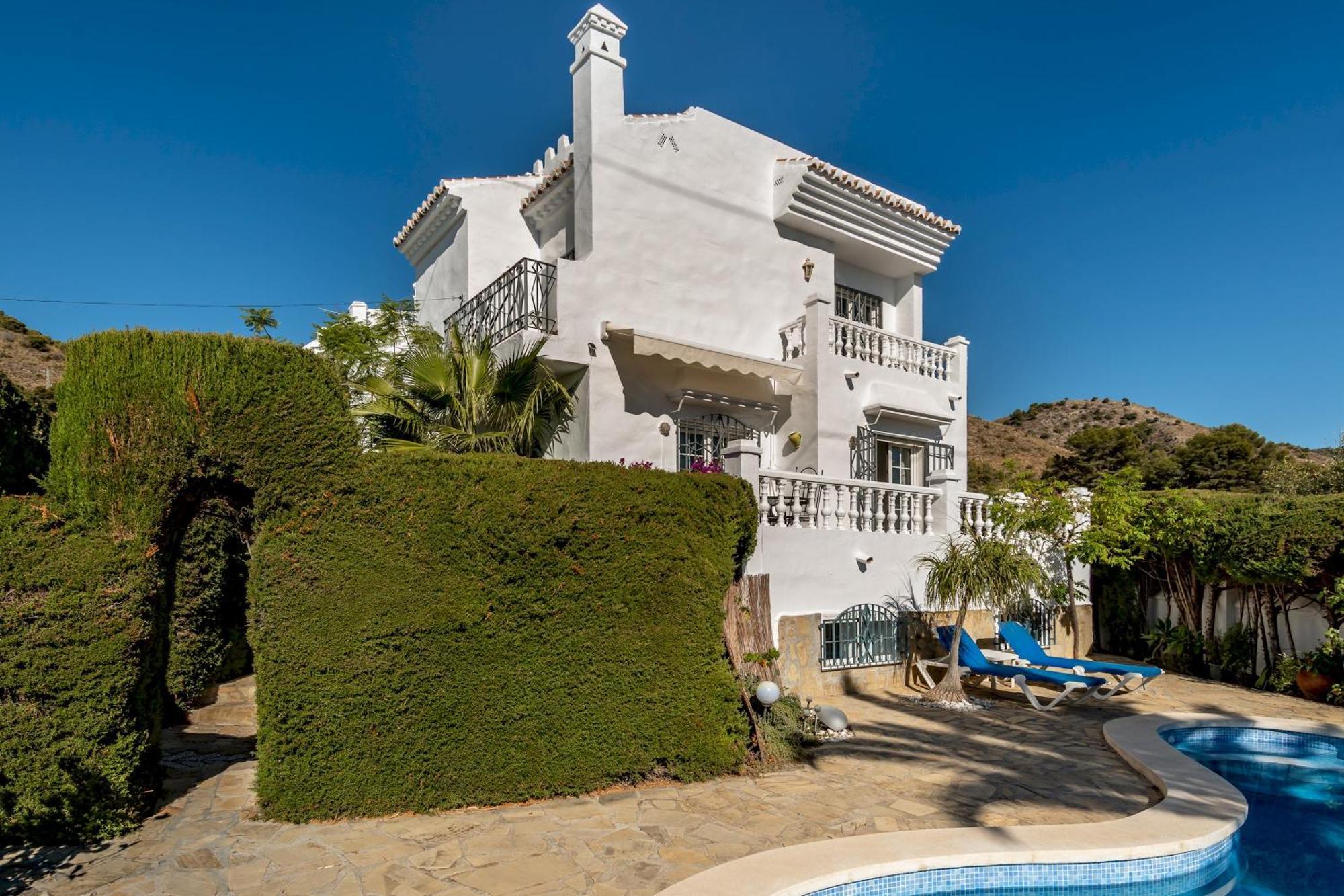 Olivos, Villa Nerja
